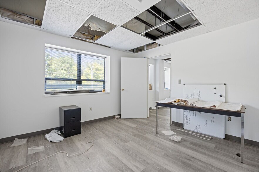 More Photos Of 2000 S Delphine Ave, Lyndhurst Warehouse For Lease