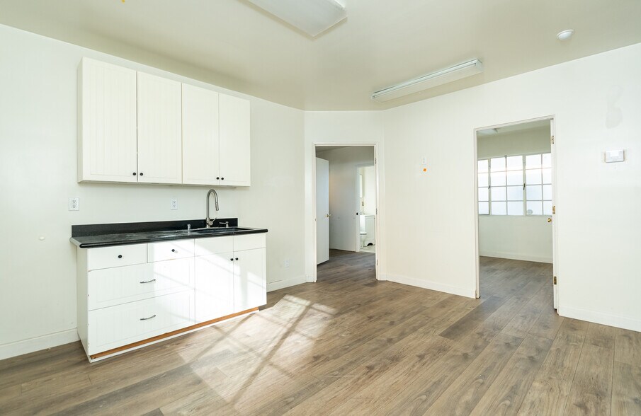 More Photos Of 2028 Lake Ave, Altadena Medical For Lease