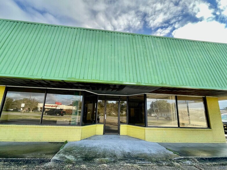 More Photos Of 1500 E Tunnel Blvd, Houma Office For Sale