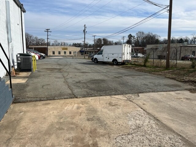 More Photos Of 108 S Walnut Cir, Greensboro Warehouse For Sale