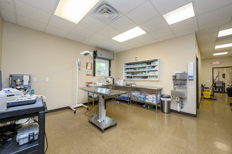 More Photos Of 612 Mount Pleasant Ave, West Orange Veterinarian Kennel For Sale