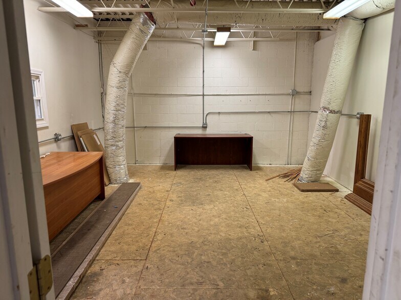 More Photos Of 1080-1098 Frances Dr, Streamwood Warehouse For Lease