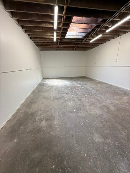 More Photos Of 13200-13228 S Western Ave, Gardena Warehouse For Lease