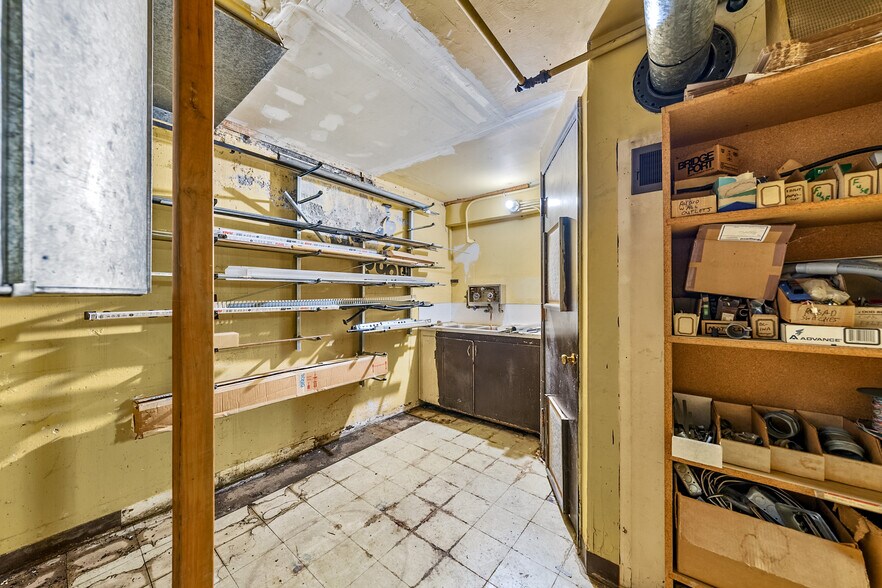 More Photos Of 655 W Umpqua St, Roseburg Radio TVTransmission Facilities For Sale