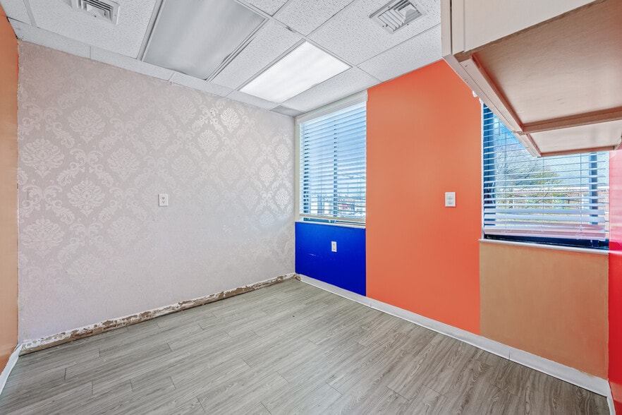 More Photos Of 30 S Ocean Ave, Freeport Loft Creative Space For Lease