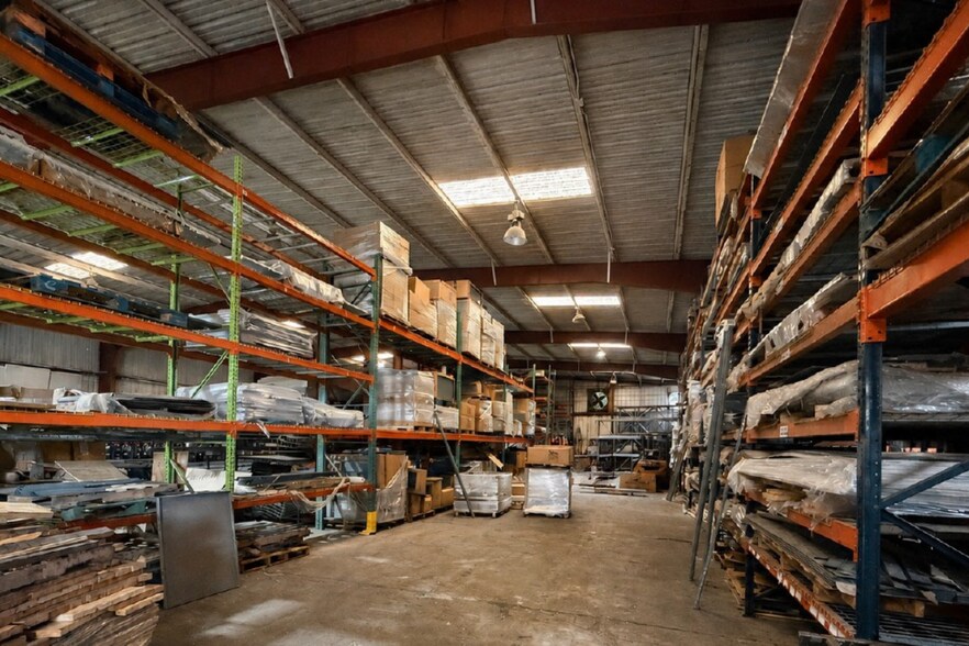 More Photos Of 924 Fisher St, Houston Warehouse For Lease
