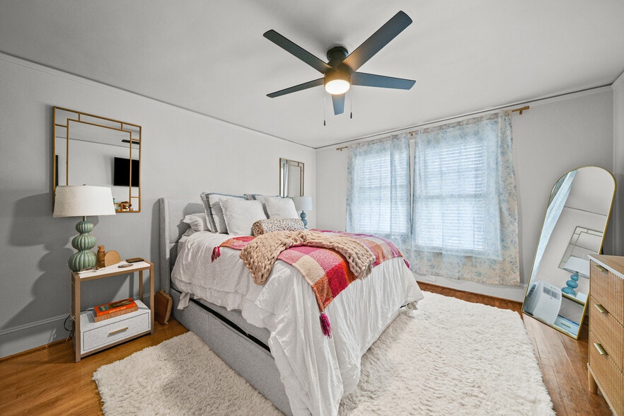 More Photos Of 610 Hawthorne Ln, Charlotte Office Residential For Sale