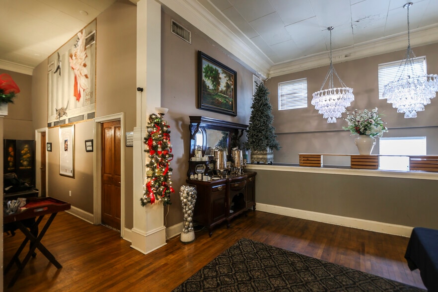More Photos Of 1024 Noble St, Anniston Storefront Retail Office For Sale