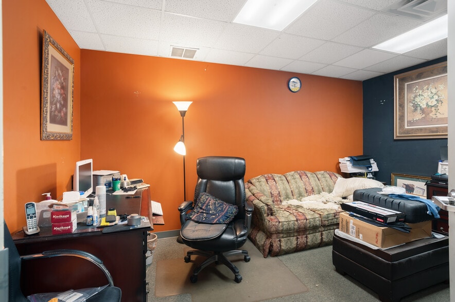 More Photos Of 2000 Columbia Ave, Franklin Freestanding For Lease