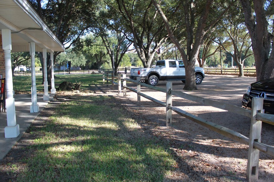 More Photos Of 16607 Mueschke Rd, Cypress Office Residential For Sale