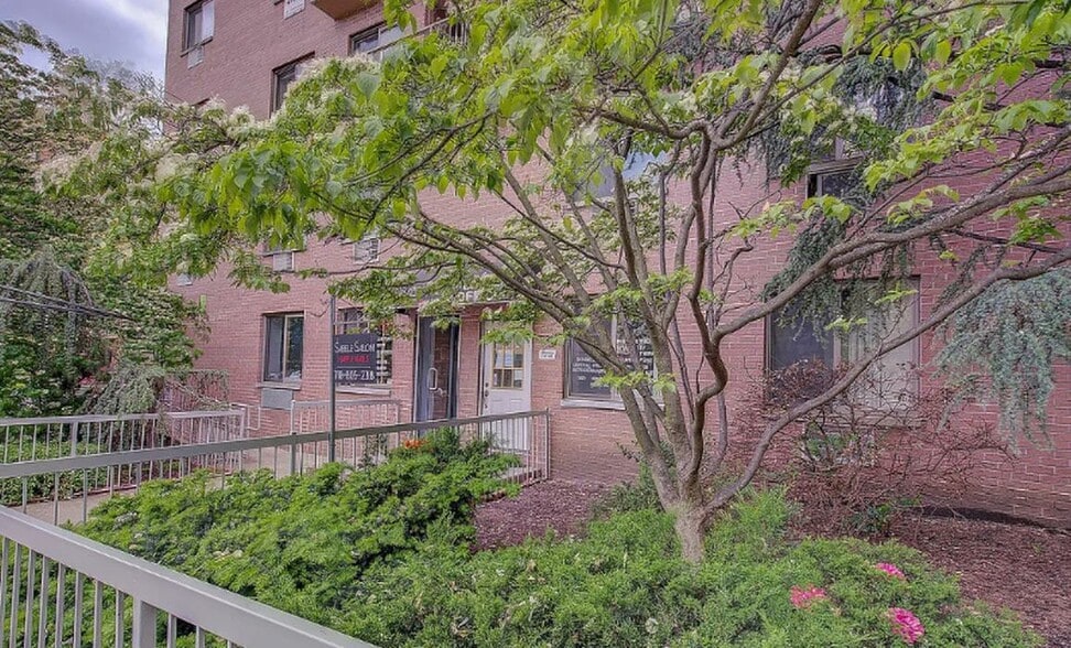 More Photos Of 11882 Metropolitan Ave, Kew Gardens Office For Sale