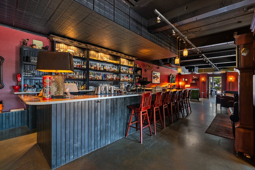 More Photos Of 81 Coxe Ave, Asheville Storefront Retail Office For Lease