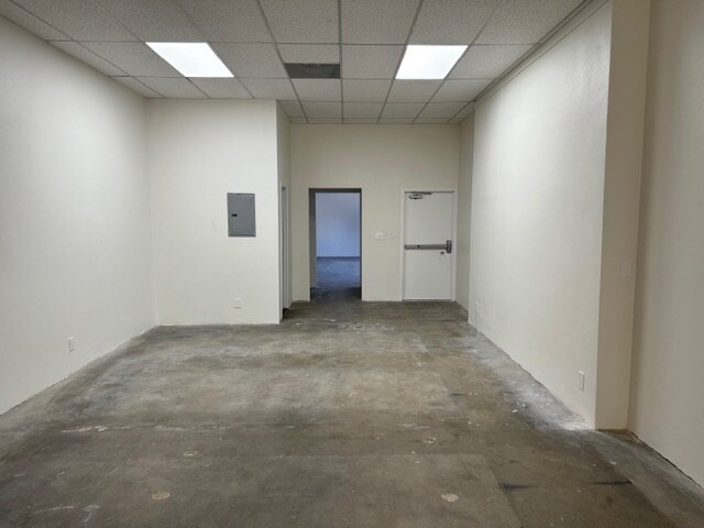 More Photos Of 19445-19449 Ventura Blvd, Tarzana Storefront For Sale