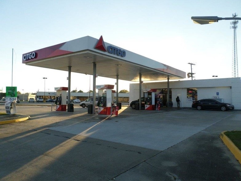 More Photos Of 1419 The Blvd, Rayne Service Station For Lease