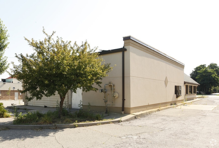 More Photos Of 8275 N Wayne Rd, Westland Storefront Retail Office For Lease
