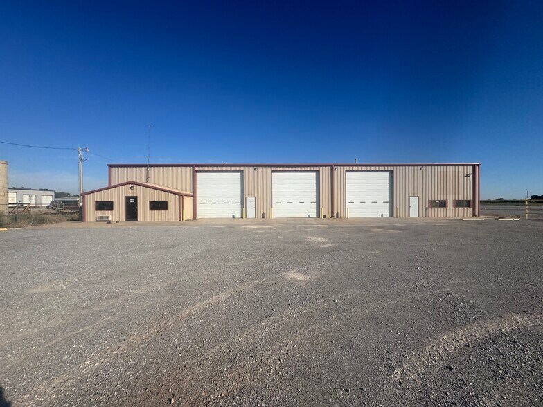 More Photos Of 509 Ponca, Lindsay Industrial For Sale