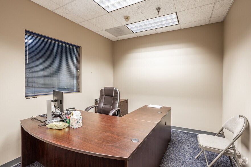 More Photos Of 2401 SE Creekview Dr, Ankeny Distribution For Lease