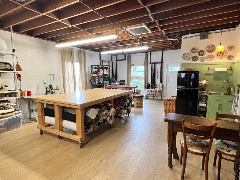 More Photos Of , La Crescenta Unknown For Sale