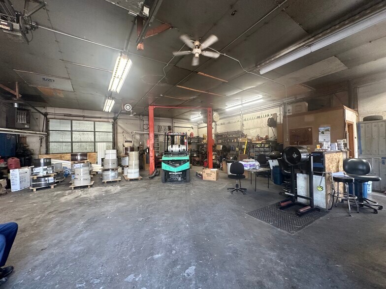 More Photos Of 1602 E Cass St, Joliet Warehouse For Sale