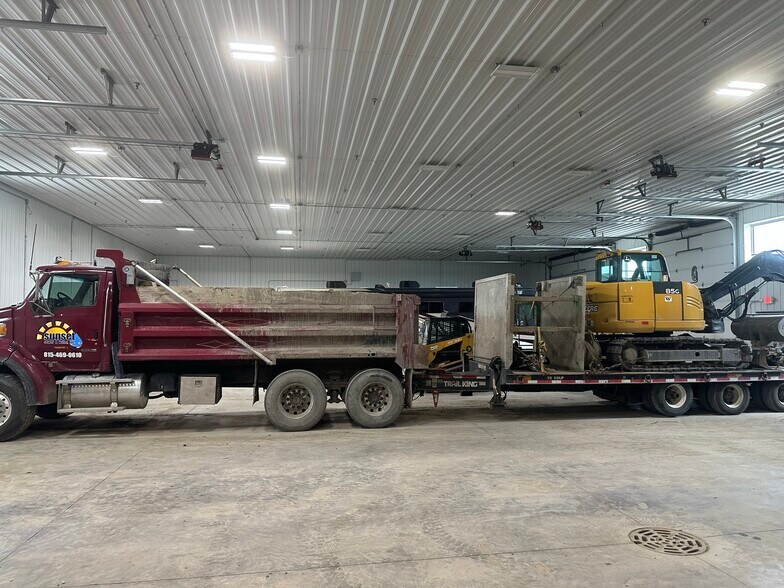 More Photos Of 24145 S La Grange Rd, Frankfort Manufacturing For Sale