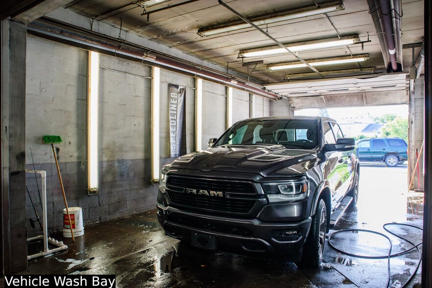 More Photos Of 325 1st St, Toledo Office For Sale