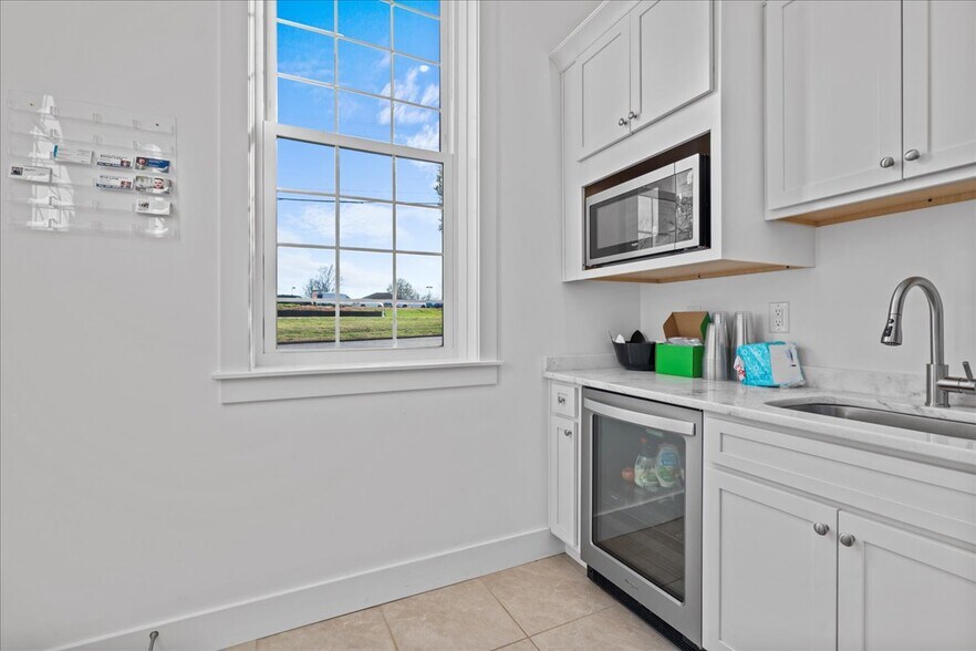 More Photos Of 100 Inman Rd, Lyman Office For Sale