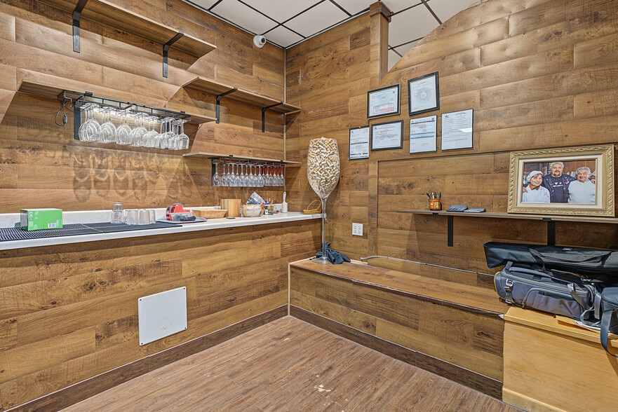 More Photos Of 1901 W Pioneer Pky, Arlington Restaurant For Sale