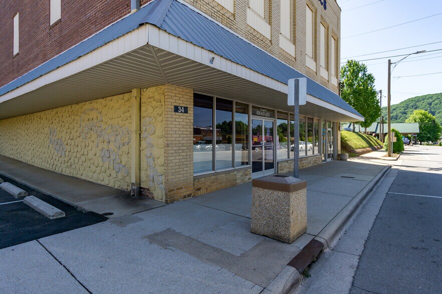 More Photos Of 34 N Logan St, Marion General Retail For Lease