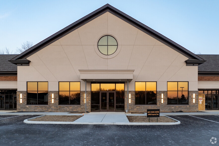 More Photos Of 8075 Town Centre Dr, Broadview Heights Flex For Lease