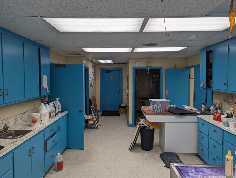 More Photos Of 2608 E Highway 76, Marion General Retail For Sale