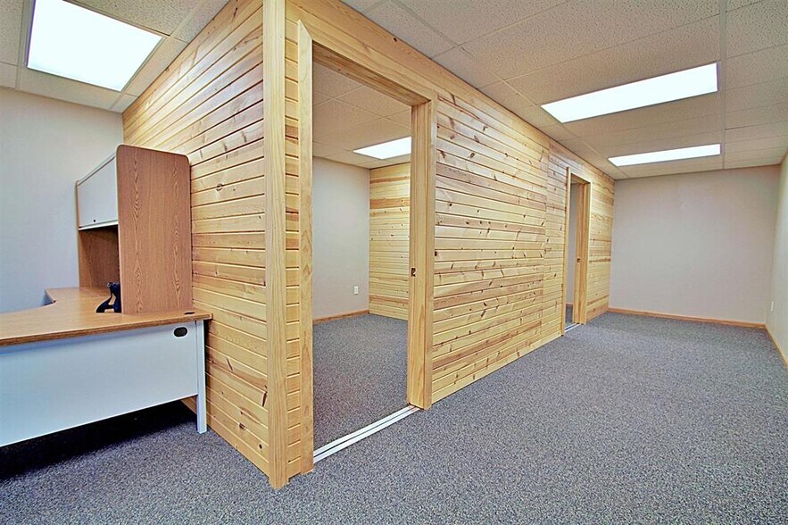 More Photos Of 114 Main St N, Berthold Industrial For Sale