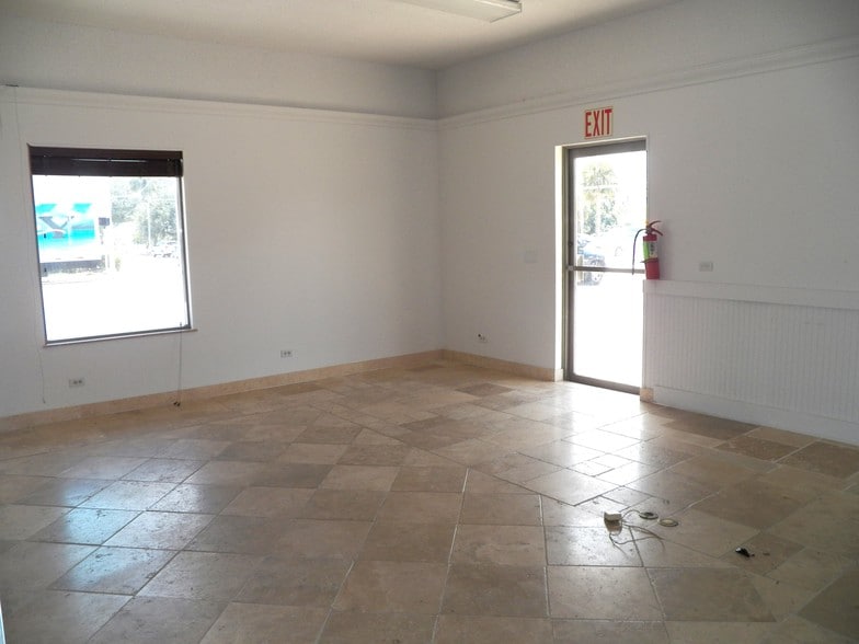 More Photos Of 320 S Federal Hwy, Stuart Freestanding For Lease