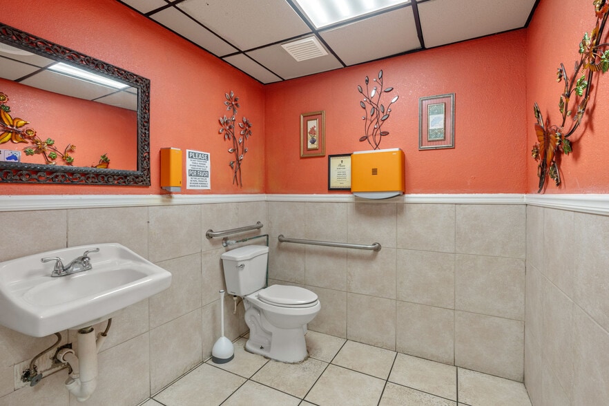 More Photos Of 480 Mary Esther Blvd NW, Fort Walton Beach Restaurant For Lease