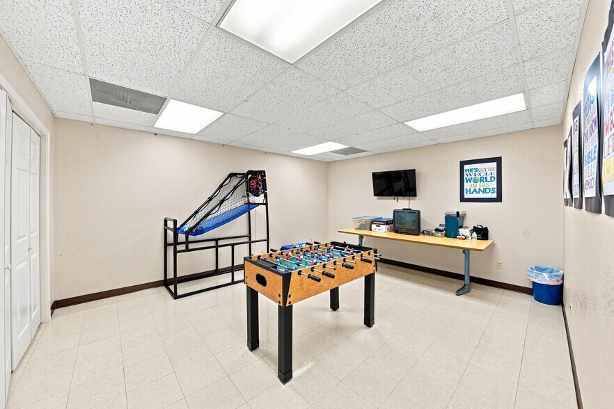More Photos Of 951 S Kingshighway St, Sikeston Office For Sale