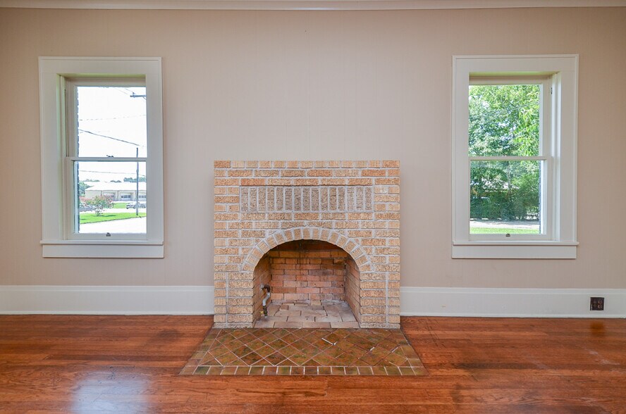 More Photos Of 404 W Main St, Bellville Office Residential For Sale