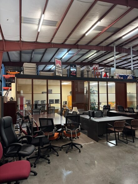 More Photos Of 136 Commerce Ctr, Greenville Warehouse For Lease