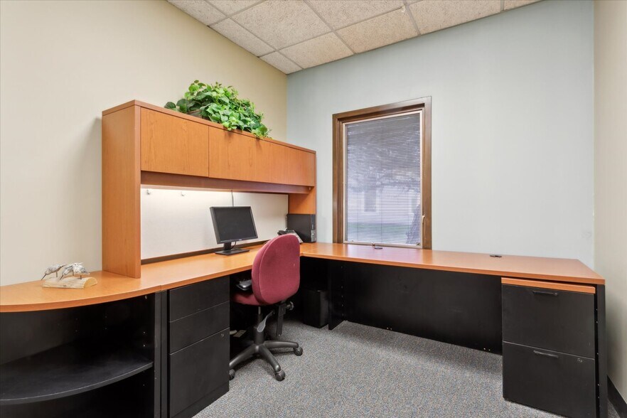 More Photos Of 732 Thimble Shoals Blvd, Newport News Office For Sale