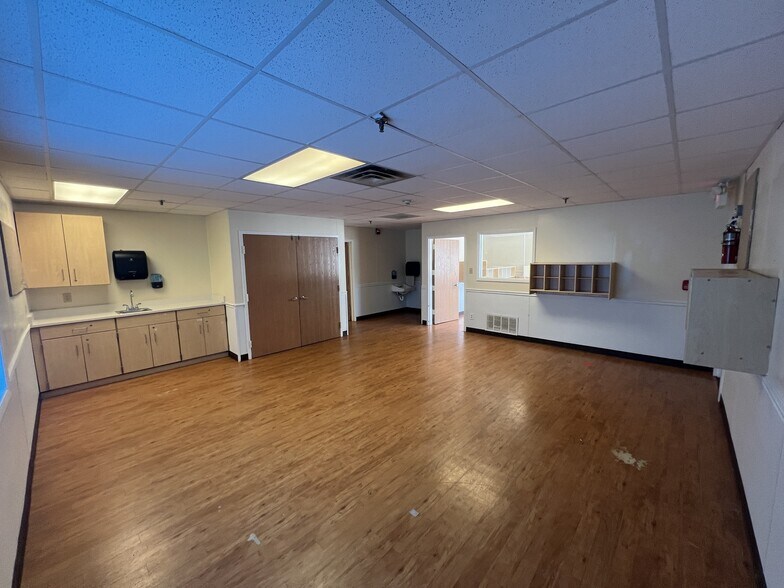 More Photos Of 6860 Fountains Blvd, West Chester Daycare Center For Lease