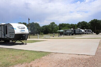 More Photos Of 415 20th St, Woodward Trailer Camper Park For Sale