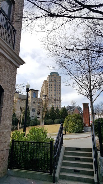 More Photos Of 3621 Vinings Slope SE, Atlanta Loft Creative Space For Sale