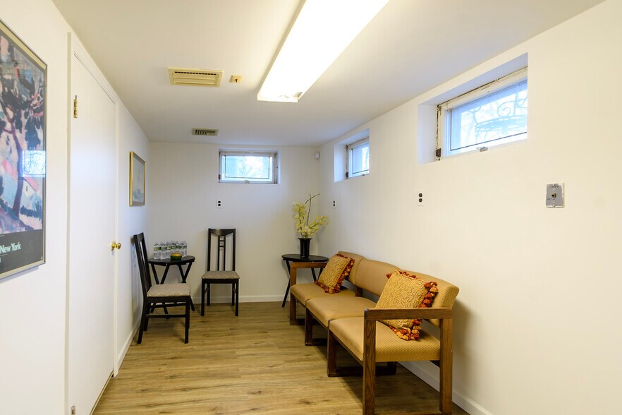 More Photos Of 29 Smull Ave, Caldwell Office Residential For Sale