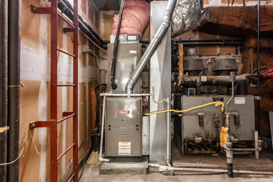 More Photos Of 890 W Lacey Blvd, Hanford Bank For Sale