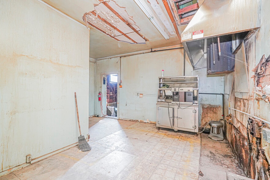 More Photos Of 135 Main St, Matawan Storefront Retail Residential For Lease