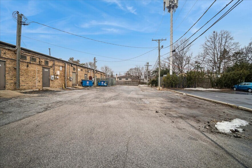 More Photos Of 1226-1238 N River Rd, Mount Prospect Freestanding For Lease
