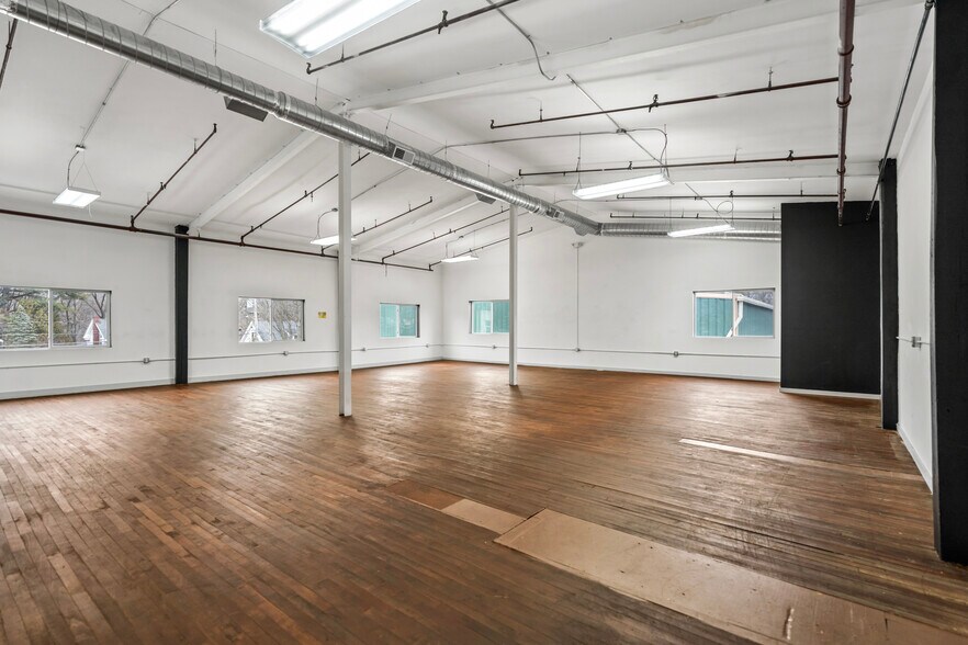 More Photos Of 27 Kent St, Ballston Spa Warehouse For Lease