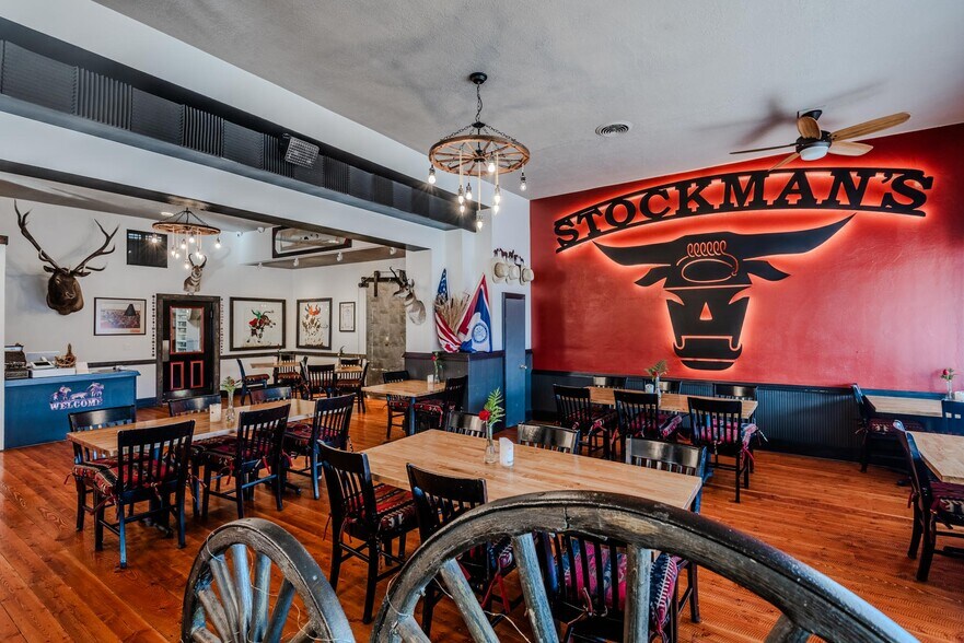 More Photos Of 117 Pine St, Pinedale Restaurant For Sale
