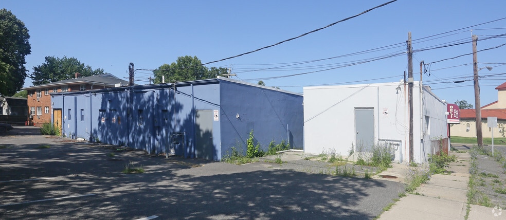 More Photos Of 179-185 Great East Neck Rd, West Babylon Freestanding For Lease