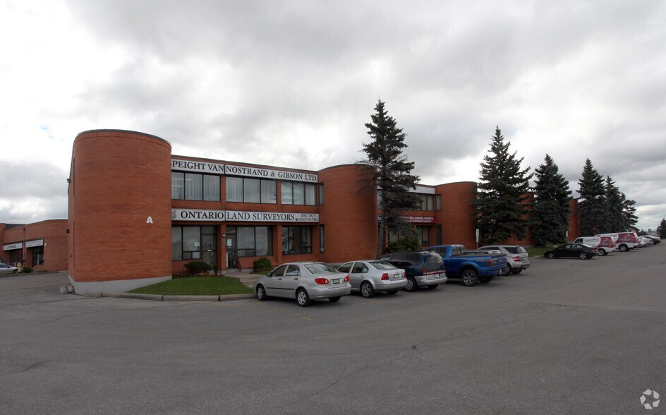 Primary Photo Of 750 Oakdale Rd, Toronto Light Distribution For Sale