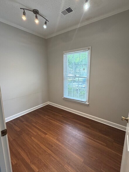 More Photos Of 2004 Exeter Rd, Germantown Medical For Lease