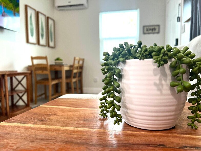 More Photos Of 11740 N 17th St, Tampa Apartments For Sale